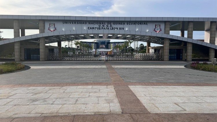 Univerzitn&iacute; kampus Lva XIV. v Rovn&iacute;kov&eacute;  Guinei