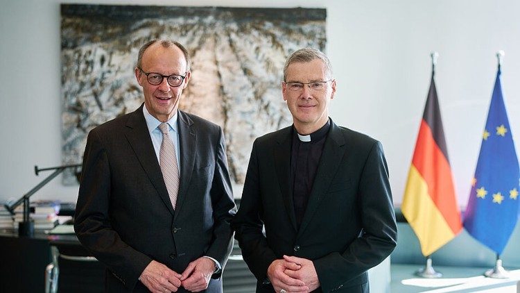 Bundeskanzler Friedrich Merz und Bischof Heiner Wilmer