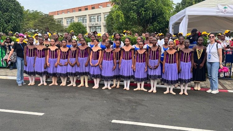 En el encuentro con el mundo de la cultura, el Ballet Ouriqua Fuentes, primera escuela de ballet que hay en el pa&iacute;s, ameniz&oacute; un momento musical.