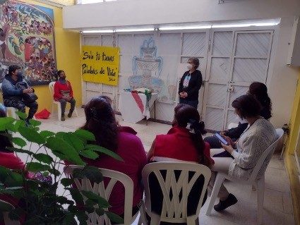 Lucía Herrerías partage la Parole.