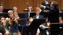 2026.04.23-Isabelle-Faust-e-Daniel-Harding.jpg