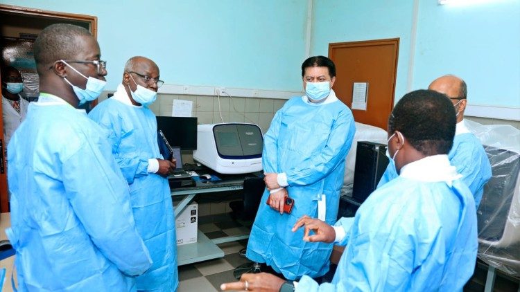 2026.04.24 Una visita di esperti nei laboratori del Cerba, il Centro di ricerca biomolecolare Pietro Arrigoni dove si svolgono ricerche all’avanguardia