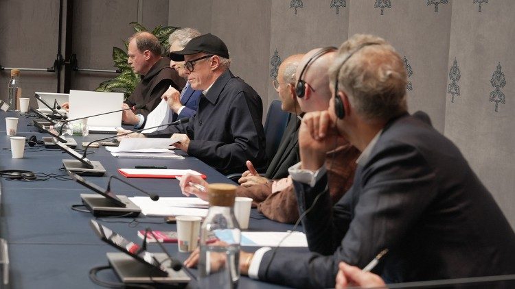La conferencia de prensa en la Sala de Prensa de la Santa Sede   (@VaticanNews)