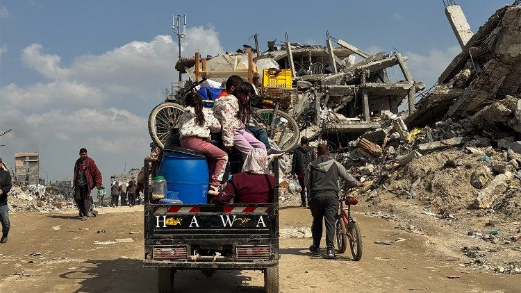 Famiglia di sfollati palestinesi nella citt&agrave; di Beit Lahia nel nord della Striscia di Gaza (Nour Alsaqqa/Msf)