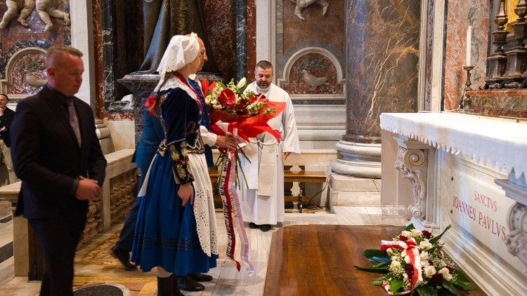 Ceremonia złożenia kwiat&oacute;w