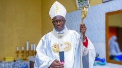 المونسنيور روجيه هونغبيدجي: "سلامٌ أعزل لتغيير وجه العالم"