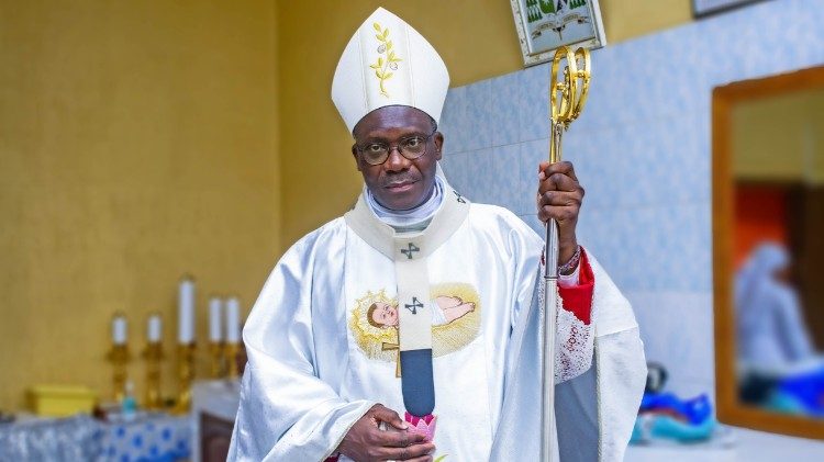 المونسنيور روجيه هونغبيدجي: "سلامٌ أعزل لتغيير وجه العالم"