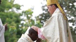 Consacration du  Mgr Jean-Pierre Tanoh Tiémélé  par le noce apostolique