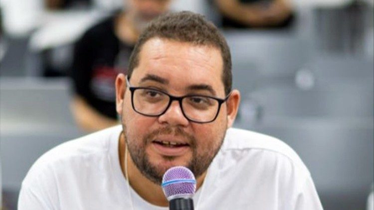 O diácono permanente Rodrigo Dias Souza.
