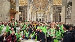 2026.01.05 I Volontari del Giubileo compiono l'ultimo pellegrinaggio alla Porta Santa