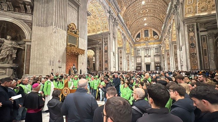Los voluntarios del Jubileo en la &uacute;ltima peregrinaci&oacute;n a la Puerta Santa de la Bas&iacute;lica de San Pedro, lunes 5 de enero de 2026