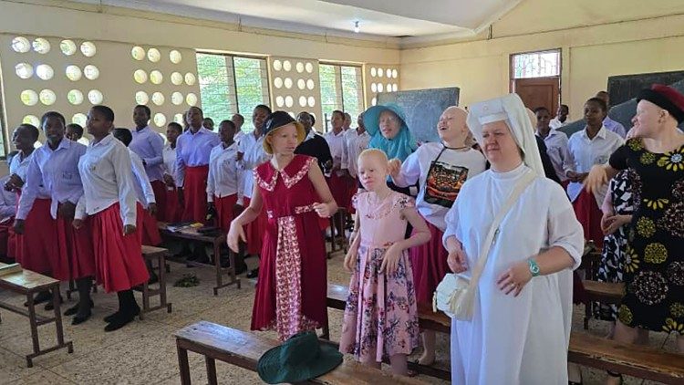 Dom Tanga House – inicjatywa ks. Janusza Machoty ze Stowarzyszenia Misji Afrykańskich, realizowana wsp&oacute;lnie z siostrami loretankami