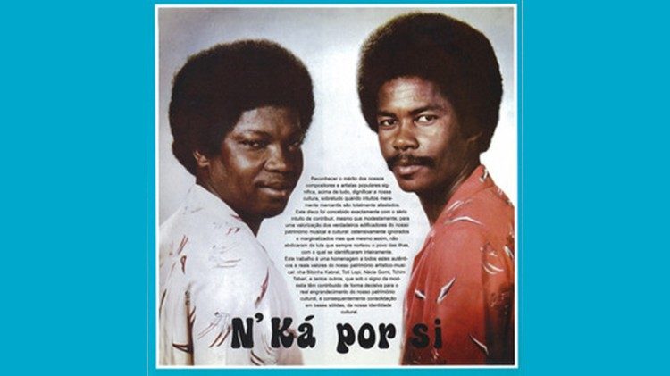 Zeca e Z&eacute;z&eacute; de Nha Reinalda, na capa do &aacute;lbum conjunto N'K&aacute; por si