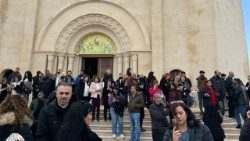 Prie Kristaus Krikšto bažnyčios  (Jordanija)