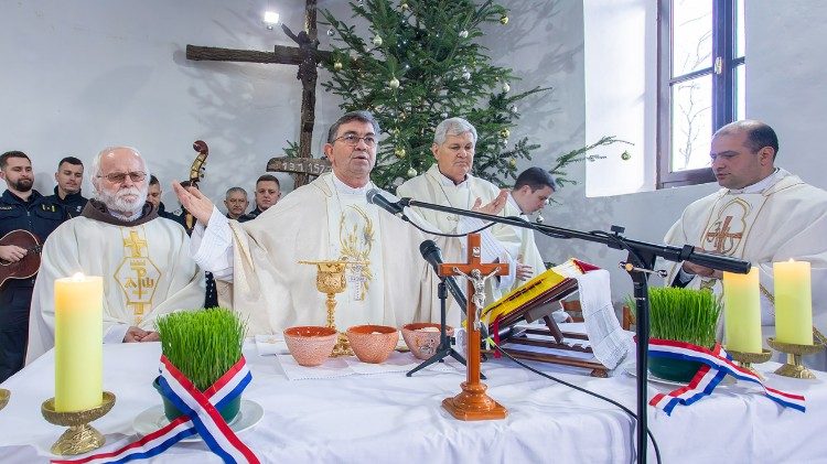 Požeški biskup Ivo Martinović predvodio misu u Gvozdanskom (Foto: Stjepan Vego)