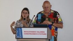 Cabo Verde, peritos dirigindo-se à Comissão Nacional de Tradução da Bíblia (CNTB)