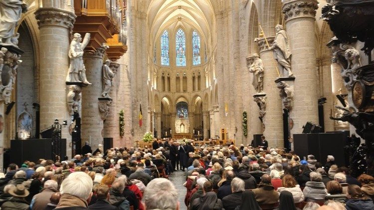 Cardinal Parolin presides over Mass at Brussels’ Cathedral of Saints Michael and Gudula