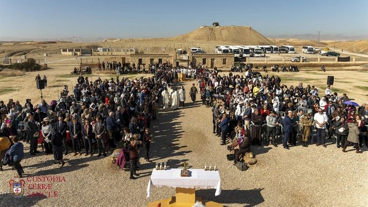Los fieles se reunieron para la celebración del Bautismo en Qasr al-Yahud (foto: Custodia de Tierra Santa)
