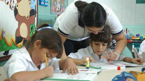 Venezuela: Obispos piden que las escuelas sean lugares de justicia y paz