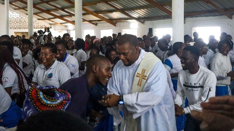 Missa de ação de graças pelo serviço pastoral de Rafael de Oliveira, na Paróquia de Nhamatanda (Beira, Moçambique)