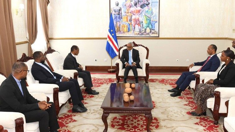 Vista panor&acirc;mica do encontro entre Cardeal Furtado e o Presidente Jos&eacute; Maria Neves