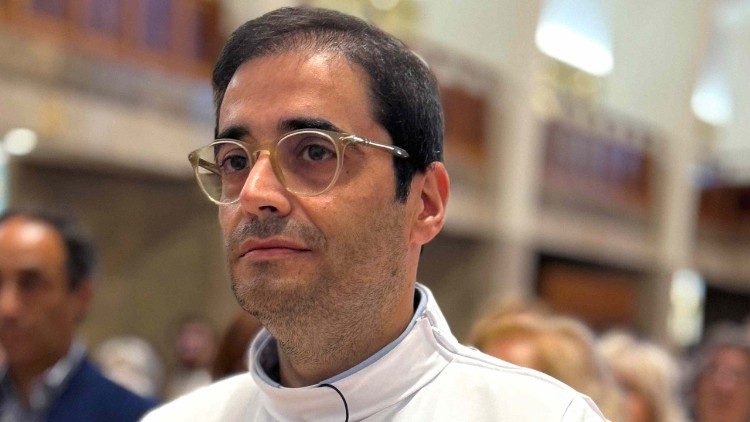 Di&aacute;cono Jo&atilde;o Ensina