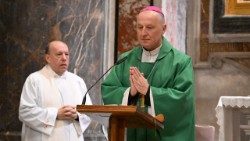 Bp Marek Solarczyk przewodniczący Mszy św. przy grobie św. Jana Pawła II 