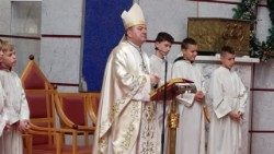 Biskup mostarsko-duvanjski i apostolski upravitelj trebinjsko-mrkanski mons. Petar Palić tijekom slavlja u mostarskoj katedrali