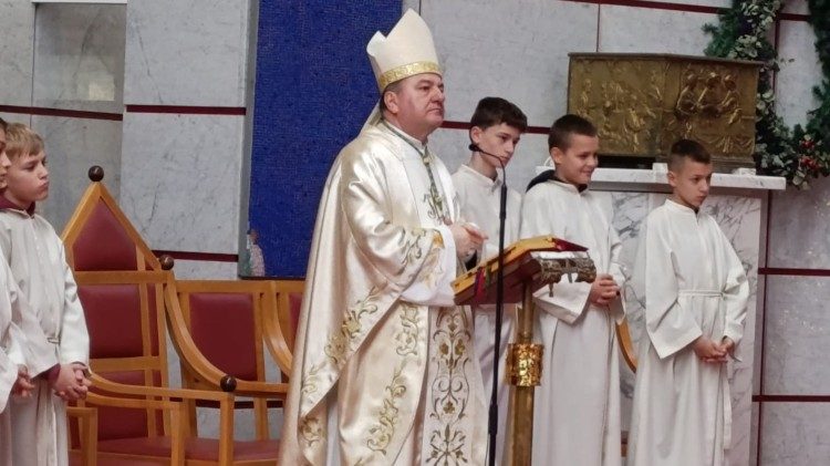 Biskup mostarsko-duvanjski i apostolski upravitelj trebinjsko-mrkanski mons. Petar Palić tijekom slavlja u mostarskoj katedrali