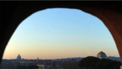 Panorámica de la basílica de San Pedro y la sinagoga de Roma