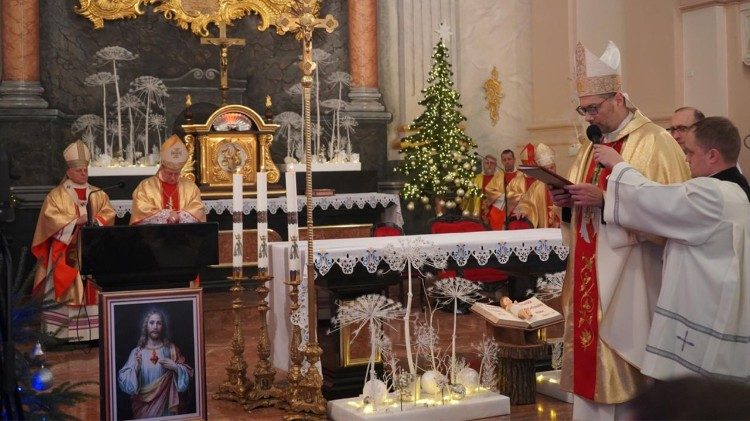 Die Messe von Nuntius Kulbokas im Heiligtum von Berdychiv zum 35-j&auml;hrigen Jubil&auml;um der Erneuerung der lateinischen Kirche in der Ukraine und die Weihe des Landes an das Herz Jesu