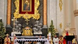 Szertartás a berdychivi Kármel-hegyi Szűzanya nemzeti kegyhely templomában