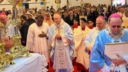 Parolin bíboros a kuvaiti Arábiai Miasszonyunk templom basilica minor rangra emelését ünneplő szentmisén