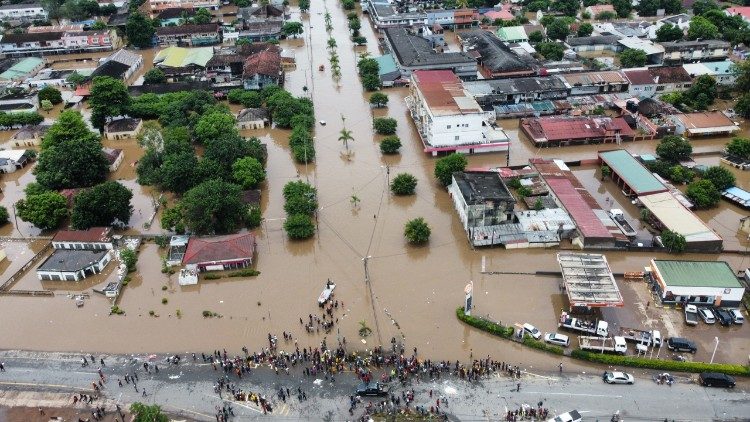 N&uacute;mero dos afectados pelas cheias afectados continua a aumentar, prevendo-se que as precipita&ccedil;&otilde;es se mantenham ... 