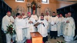 Obred ukopa zemnih ostataka biskupa Jurja Dobrile u porečkoj katedrali (Foto: TU PPB)