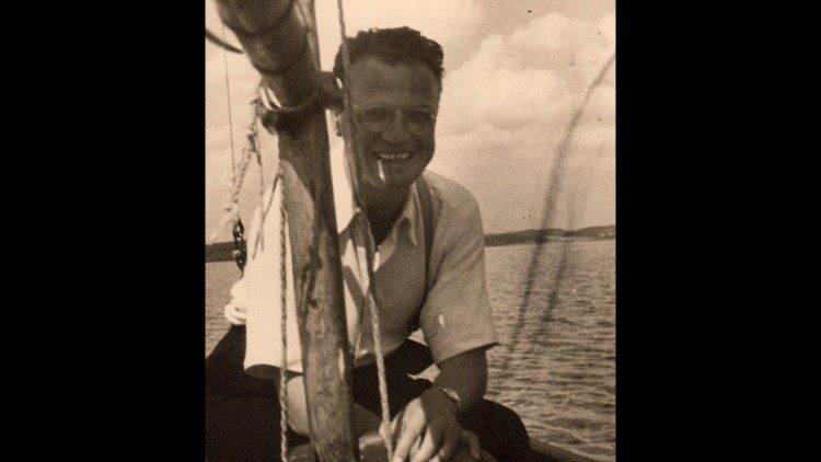 Alfred Delp bei einem Segelausflug