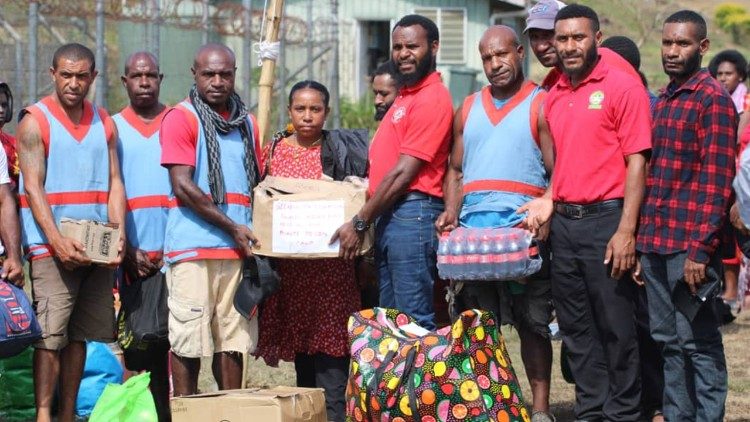Sdružen&iacute; katolick&yacute;ch univerzitn&iacute;ch studentů při jedn&eacute; ze sv&yacute;ch iniciativ ve službě m&iacute;stn&iacute; komunitě