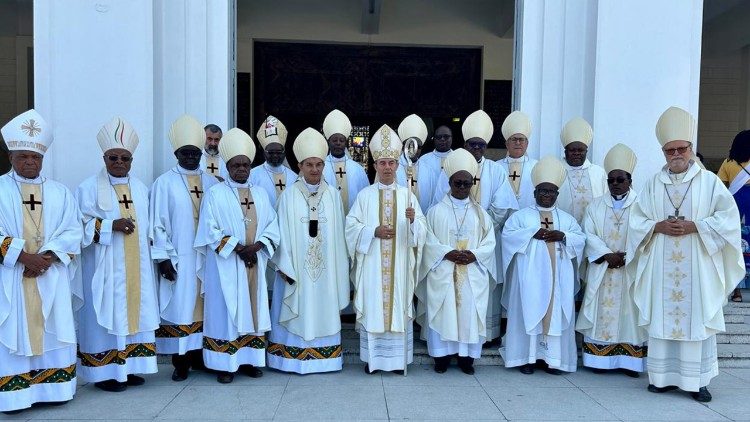 Bispos da Conferência Episcopal de Moçambique (CEM)