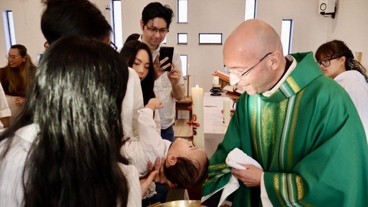 Bautismo en la parroquia cat&oacute;lica de Nuuk