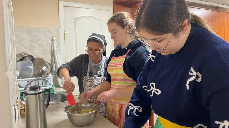 Des b&eacute;n&eacute;voles de branche ukrainienne de la Soci&eacute;t&eacute; Saint-Vincent-de-Paul