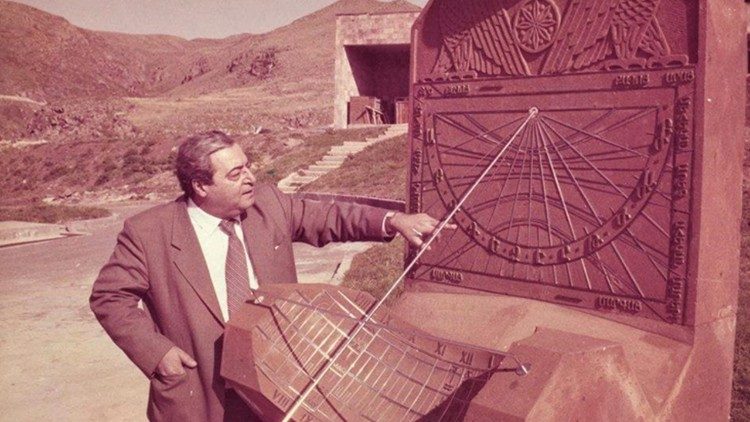 2026.01.26 Paris Misaki Herouni - fisico e ingegnere  armeno