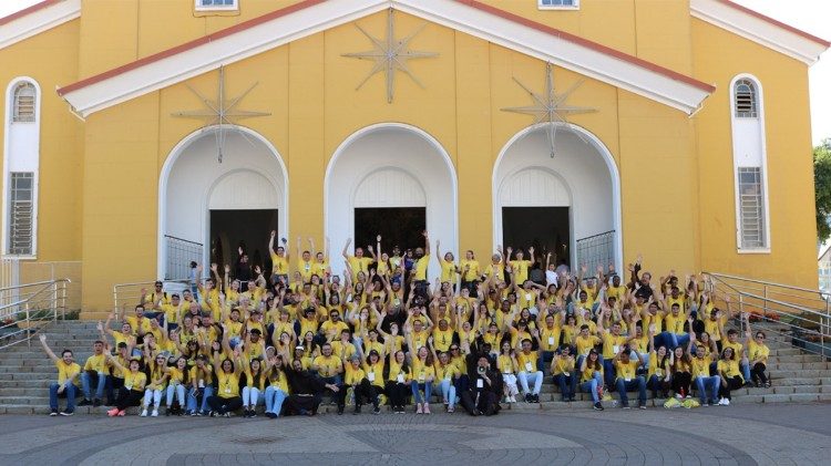 Jovens vivem experiência missionária nas férias