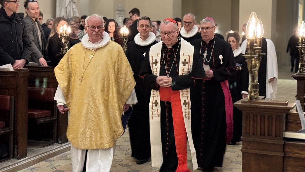 Den økumeniske vesper blev fejret i en fyldt domkirke. Fotos: Den katolske Kirke i Danmark, bispedømmet København
