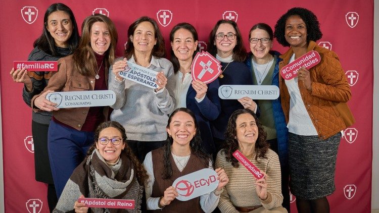 Le consacrate del Regnum Christi durante la loro Assemblea generale. 