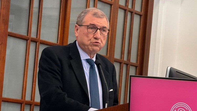 Vincenzo Buonomo durante il suo intervento