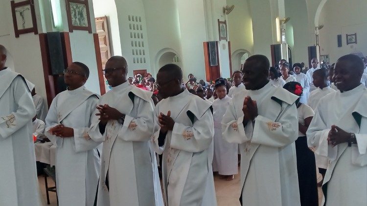 Os seis novos Di&aacute;conos da arquidiocese de Nampula (Mo&ccedil;ambique)