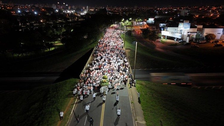 S&atilde;o Jos&eacute; do Rio Preto realiza Caminhada Eucar&iacute;stica pela paz