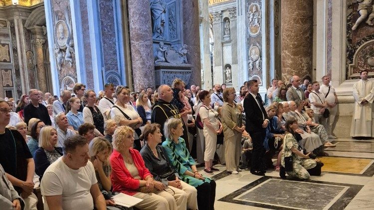 Na Mszy św. zgromadzili się Polacy mieszkający w Rzymie i pielgrzymi z Polski