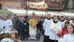 Procesja Bożego Ciała w Warszawie (fot. Archidiecezja Warszawska)