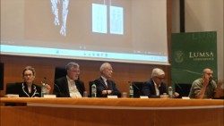 Un momento della presentazione del volume "Antoni Gaudí. Vita e opera".